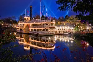 Bateau dans le parc Disneyland