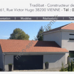 Logo officiel du constructeur tradibat et photo d'une maison