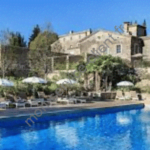 Aperçu de l'hôtel ChateauBerne et de sa piscine