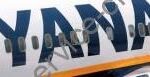 Avion avec logo officiel de la compagnie Ryanair inscrit dessus