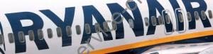 Avion avec logo officiel de la compagnie Ryanair inscrit dessus